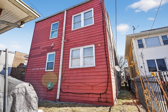 property at 8018 S Sangamon St