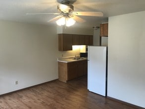 Pioneer Estates in Des Moines, IA - Foto de edificio - Building Photo