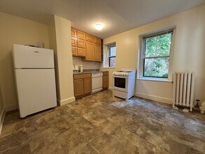 68 Myrtle St, Unit 1 in Boston, MA - Foto de edificio - Building Photo