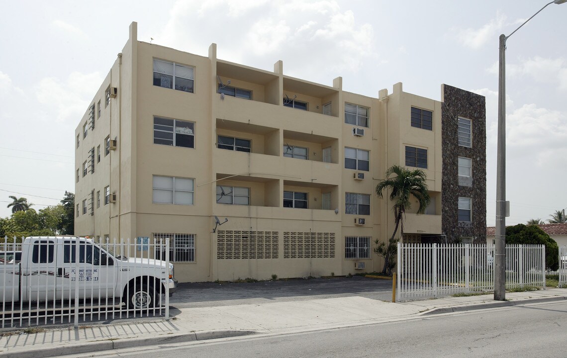 33rd Street Apartments in Miami, FL - Foto de edificio