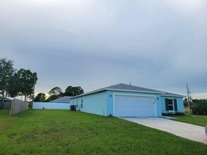 1802 SW Davis St in Port St. Lucie, FL - Building Photo - Building Photo