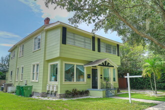 1720 W Hills Ave in Tampa, FL - Foto de edificio - Building Photo