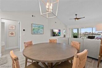 10682 Gulf Shore Dr in Naples, FL - Building Photo - Building Photo