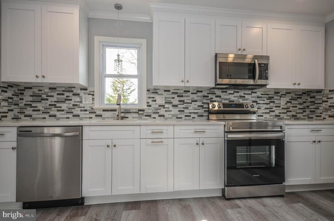 7582 Annapolis Rd in Hyattsville, MD - Building Photo