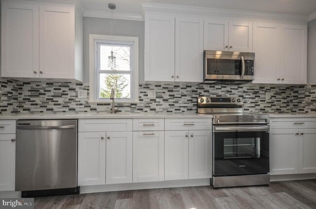 property at 7582 Annapolis Rd