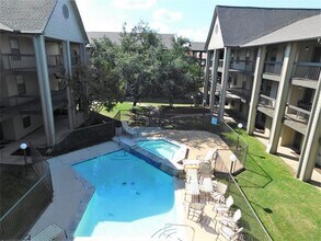 218 N Texas Blvd in Denton, TX - Foto de edificio - Building Photo