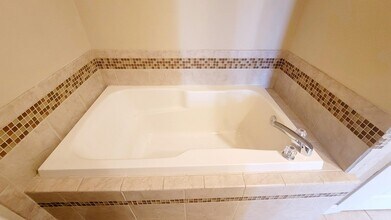 1333 W Broad St, Unit 514 in Richmond, VA - Foto de edificio - Building Photo