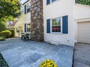 109 Chase Rd in Manhasset, NY - Building Photo - Building Photo