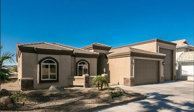 property at 795 Acoma Blvd S