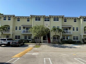 290 NW 109th Ave, Unit 202 in Miami, FL - Building Photo - Building Photo