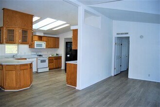 7511 Oak Spring Farm Rd in Carlton, OR - Building Photo - Building Photo