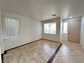317 Silver Grove St in Las Vegas, NV - Foto de edificio - Building Photo
