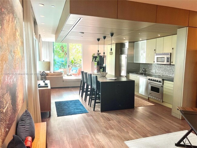 1700 Meridian Ave in Miami Beach, FL - Building Photo - Building Photo