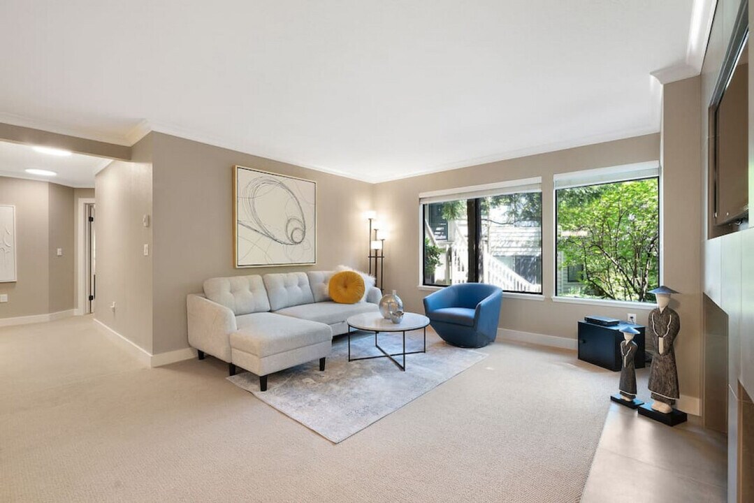 1280 Bellevue Way NE in Bellevue, WA - Building Photo