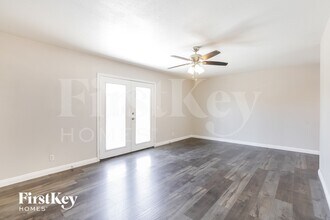 1121 Bluff Ave in North Las Vegas, NV - Foto de edificio - Building Photo