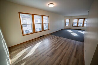 2336 122nd St in Blue Island, IL - Foto de edificio - Building Photo