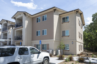 Redwood Views Apartments in Windsor, CA - Building Photo - Building Photo