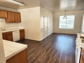 12109 Flat Iron Ct in Bakersfield, CA - Building Photo - Building Photo