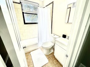 236 W Walnut Ln in Philadelphia, PA - Building Photo - Building Photo
