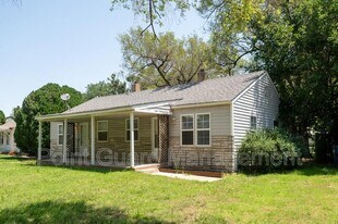 848-850 S Crestway St