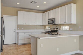 5006 Quiet Falls Ct in Las Vegas, NV - Building Photo - Building Photo