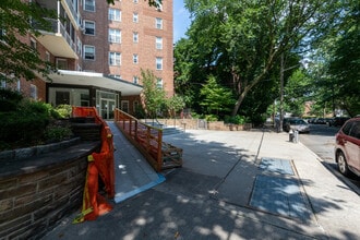 Edmond Lee in Riverdale, NY - Foto de edificio - Building Photo