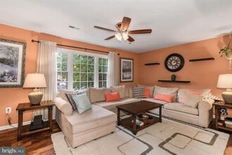 4916 Van Masdag Ct in Annandale, VA - Building Photo - Building Photo