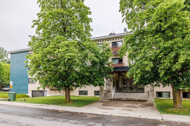 5090 Notre-Dame Boul in Laval, QC - Building Photo - Building Photo