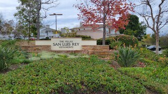 5048 Via Manos in Oceanside, CA - Building Photo