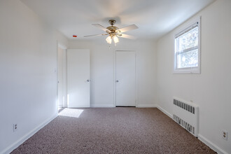 152 Charles St, Unit Floor 2 in Lynbrook, NY - Building Photo - Building Photo