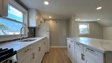 44 Old Bergen Rd in Jersey City, NJ - Building Photo - Building Photo