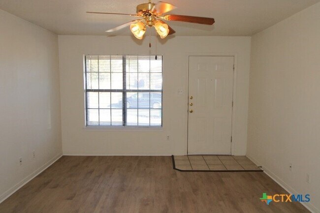 305 Cedar Ridge Dr, Unit B in Nolanville, TX - Building Photo - Building Photo