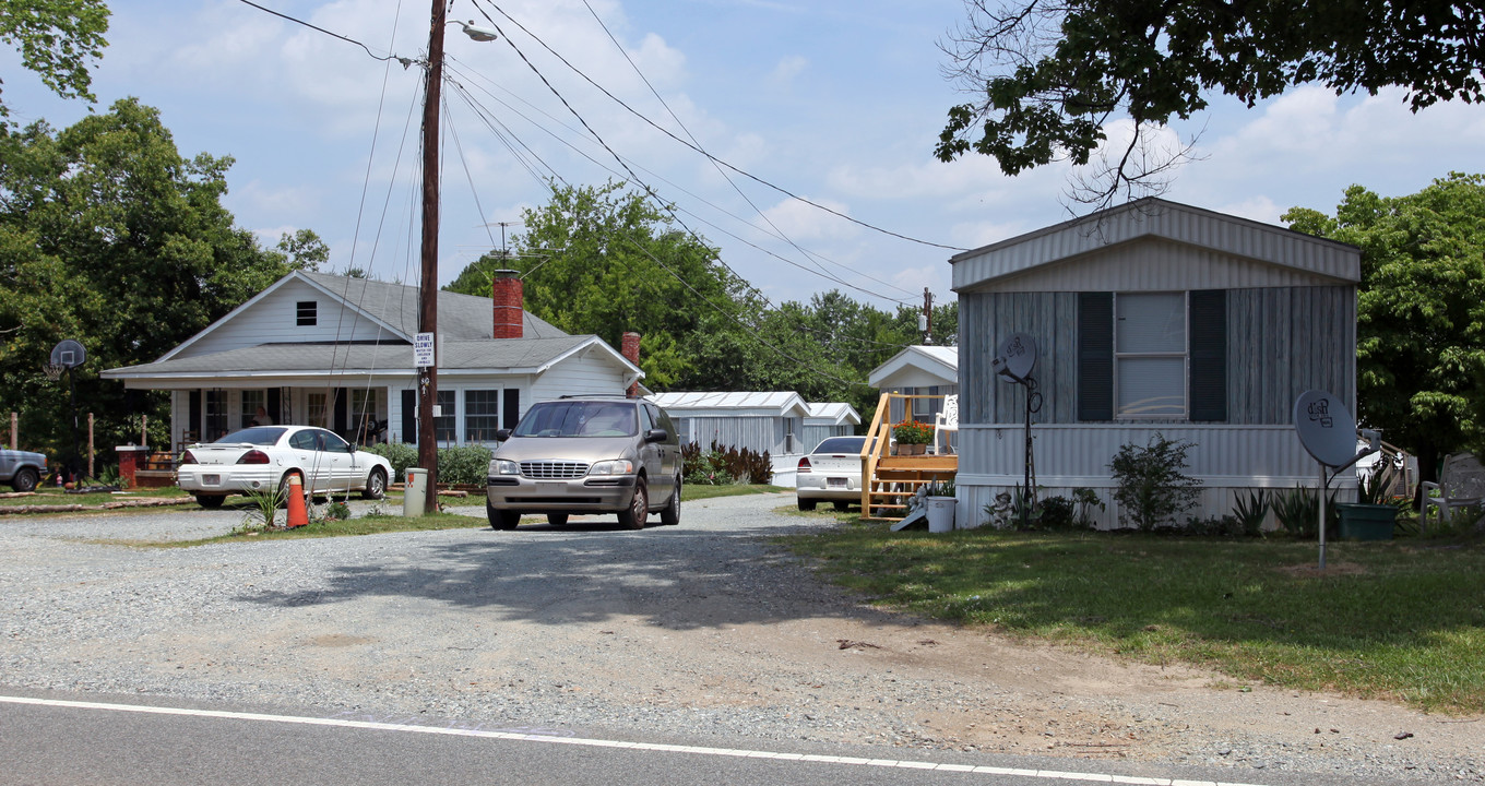 418 Us-70a Hwy in Hillsborough, NC - Building Photo