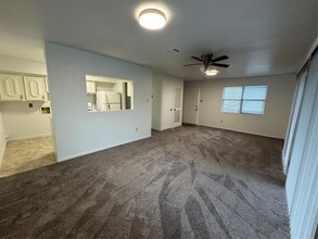 9035 Hollock St in Houston, TX - Foto de edificio - Building Photo