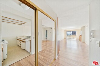 1519 N Martel Ave in Los Angeles, CA - Foto de edificio - Building Photo