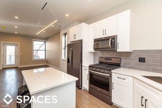 1215 N Wolcott Ave-Unit -Apt 1R in Chicago, IL - Building Photo - Building Photo