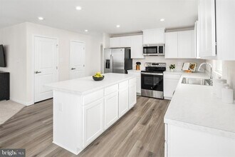 6416 Draft Wy in Fredericksburg, VA - Building Photo - Building Photo