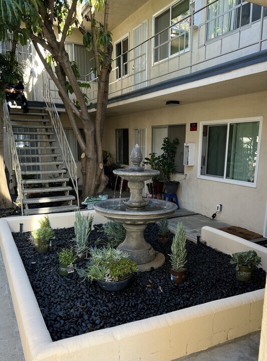 4635 N Bellflower Blvd in Long Beach, CA - Building Photo