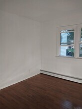 282 Whittier Dr in Mastic Beach, NY - Building Photo - Building Photo