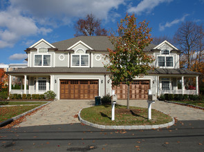 1-5 Idar Ct in Greenwich, CT - Building Photo - Building Photo