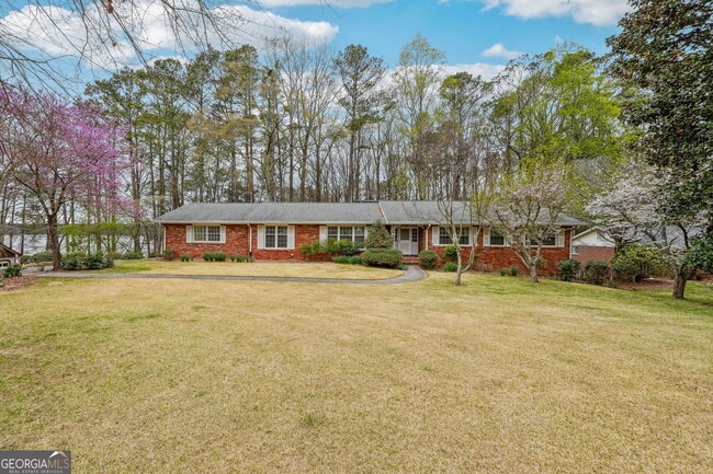 property at 5140 Lakewood Dr