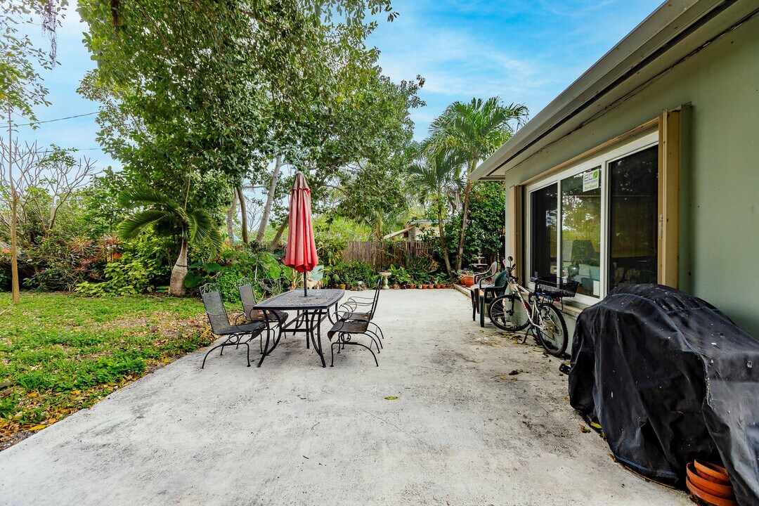 2108 Hollywood Blvd in Hollywood, FL - Building Photo