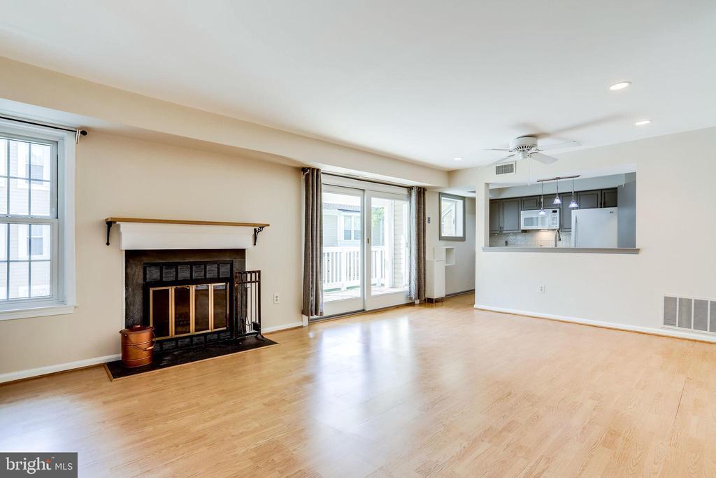 2429 S Walter Reed Dr in Arlington, VA - Building Photo