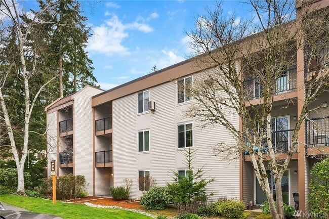 14630 NE 32nd St in Bellevue, WA - Building Photo - Building Photo