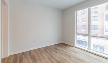 50 Rogers St, Unit 201 in Cambridge, MA - Building Photo - Building Photo