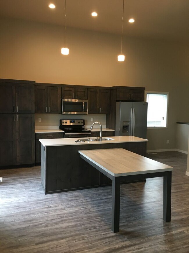 4542 13th St S in Moorhead, MN - Building Photo - Building Photo