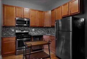 3443 N Halsted St in Chicago, IL - Building Photo