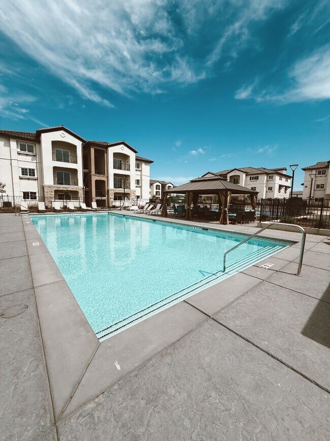 300 Shannon Pkwy in Visalia, CA - Building Photo - Building Photo