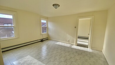 918 Hempstead Tpke in Franklin Square, NY - Building Photo - Building Photo