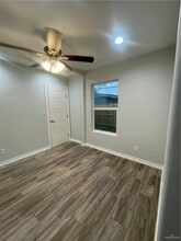 606 E Kuhn St in Edinburg, TX - Building Photo - Building Photo